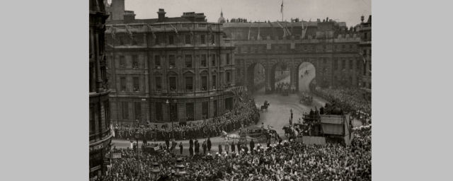 A royal procession passing Messrs Drummond, 1950s © RBS 2018 A royal procession passing Messrs Drummond, 1950s © RBS 2018
