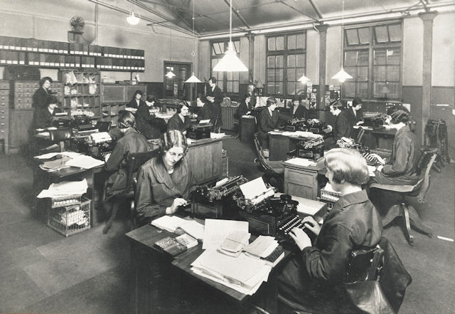 The typists' room at Holt & Co, London, 1930s © RBS 2018