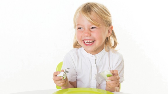 Young girl using Doddl children's cutlery